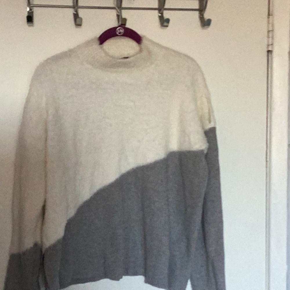 Vince Camuto White and Gray Sweater Size XL